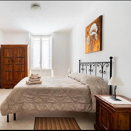 B&B Affittacamere Via Del Centro La Maddalena  Exteriér fotografie