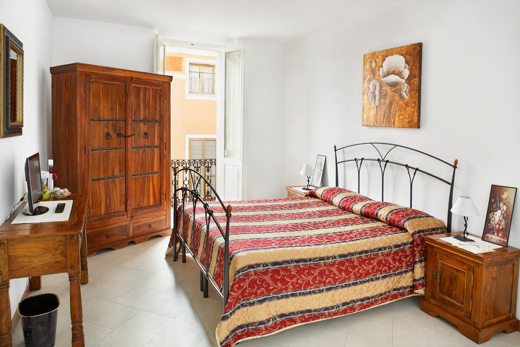 B&B Affittacamere Via Del Centro La Maddalena  Exteriér fotografie
